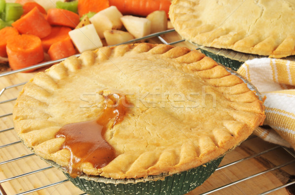 Boeuf pot tarte refroidissement rack fil [[stock_photo]] © MSPhotographic