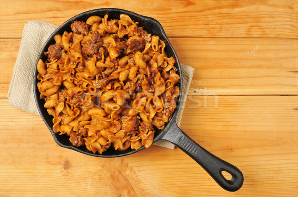 Chili mac fonte macaroni dîner coup Photo stock © MSPhotographic