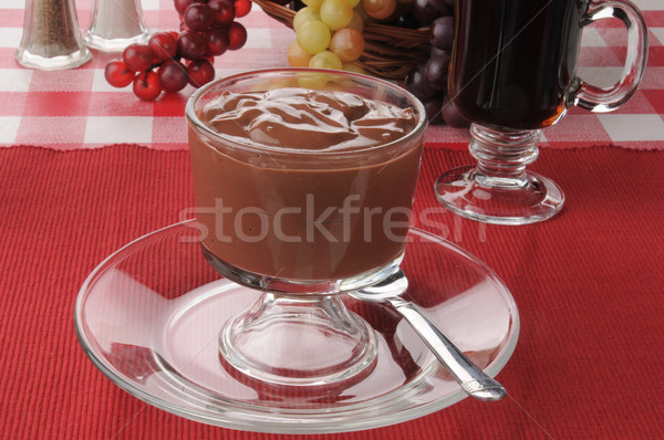 Czekolady pudding deser kubek tablicy naczyń Zdjęcia stock © MSPhotographic