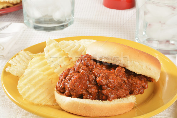 Hamburger golvend chips voedsel maaltijd Stockfoto © MSPhotographic