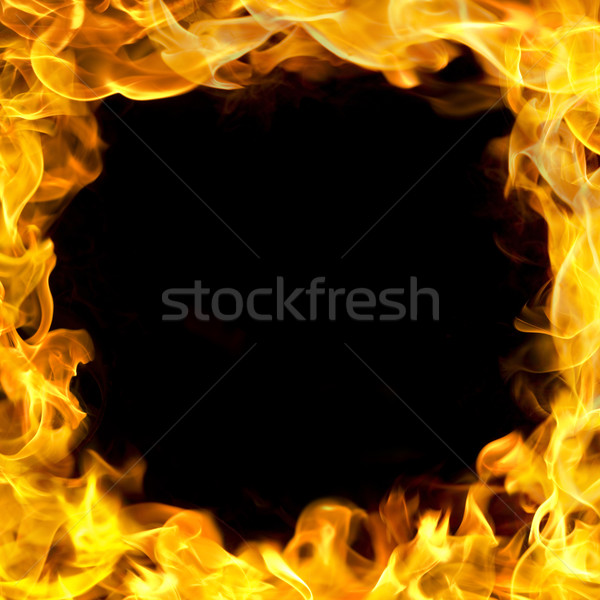 Foto stock: Fuego · frontera · llamas · espacio · de · la · copia · centro · negro