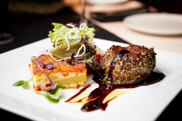 Sığır eti fileto patates taze salata gıda Stok fotoğraf © mtoome