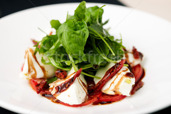 Verde salată salata caprese uscate roşii alimente Imagine de stoc © mtoome