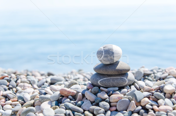 Zen kamienie plaży słońce ocean niebieski Zdjęcia stock © mycola