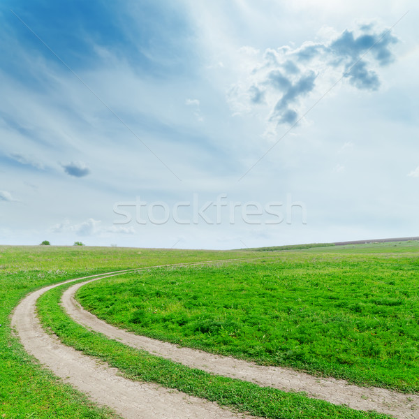 ストックフォト: 汚い · 道路 · 緑の草 · 曇った · 空 · 草