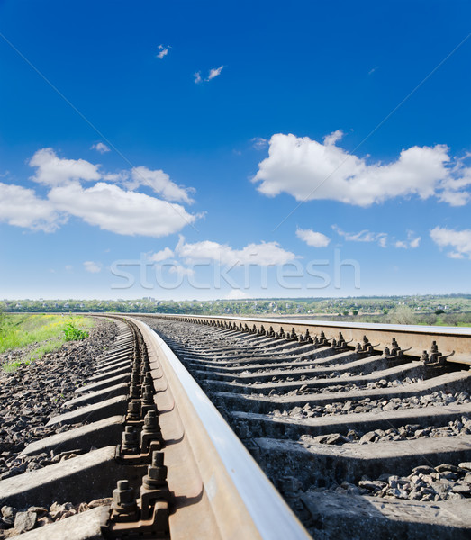 Niedrig Ansicht Eisenbahn tief blauer Himmel Straße Stock foto © mycola