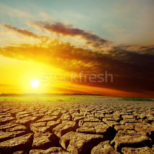 Stok fotoğraf: Dramatik · gün · batımı · kuraklık · toprak · güneş · ışık