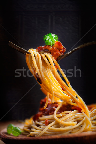 Pasta salsa de tomate comida italiana espaguetis aceitunas adornar Foto stock © mythja