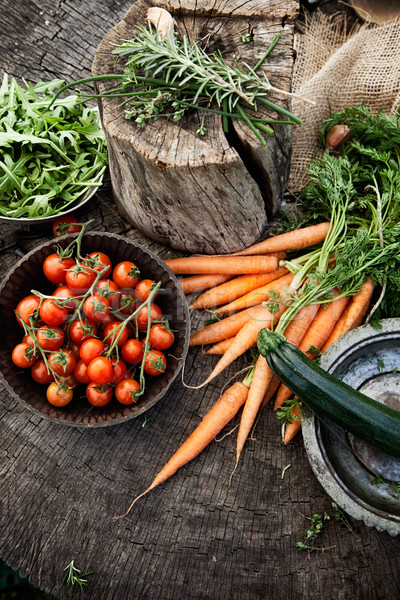 Foto stock: Legumes · fresco · orgânico · comida · alimentação · saudável · madeira