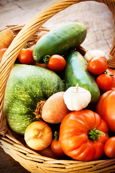 Friss zöldségek frissen nyár zöldségek nagy kosár Stock fotó © mythja