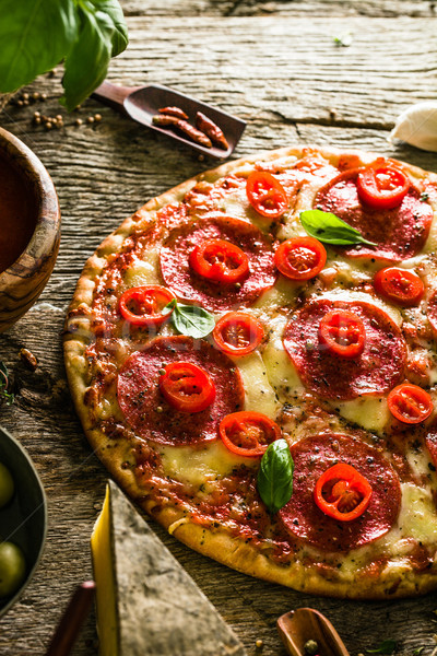 Proaspăt pizza lemn italian brânză salam Imagine de stoc © mythja