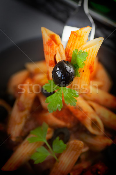 Azeitonas comida italiana macarrão molho de tomate enfeite folha Foto stock © mythja