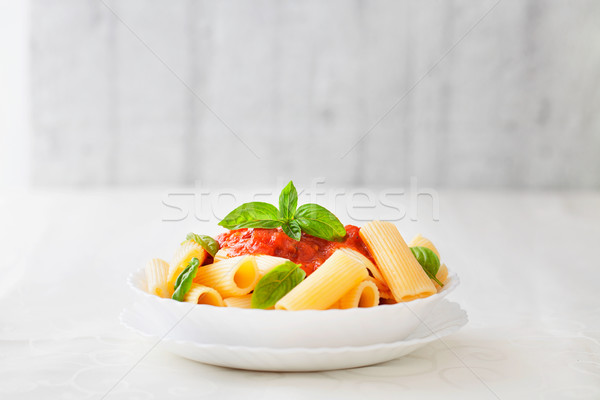 Pasta Tomatensauce Basilikum italienisches Essen mediterrane Küche Blatt Stock foto © mythja
