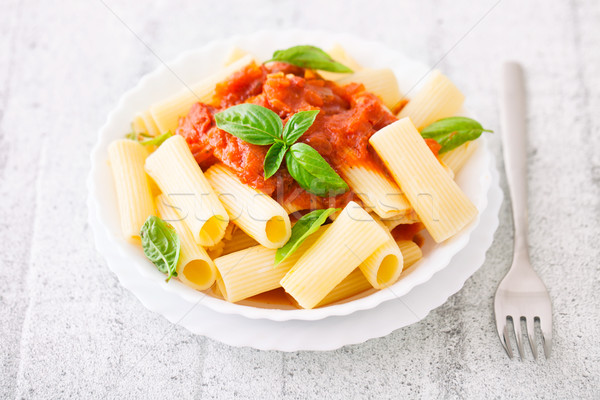 ストックフォト: パスタ · トマトソース · バジル · フォーク · のイタリア料理 · 地中海料理