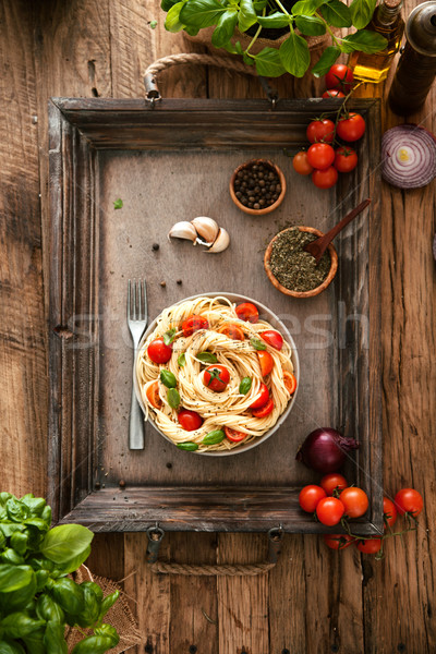 Makarna zeytinyağı İtalyan mutfağı sarımsak fesleğen domates Stok fotoğraf © mythja