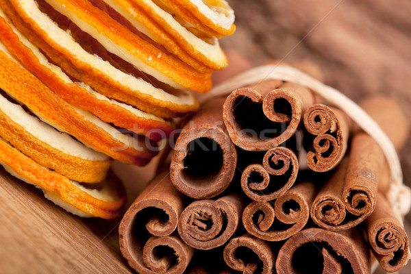 片    食品    酒 / slices of dried orange with cinnamon