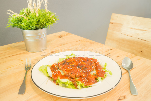 Sült disznóhús barbeque mártás fűszeres saláta Stock fotó © nalinratphi
