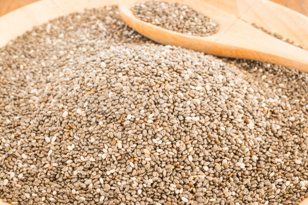 Besleyici tohumları ahşap plaka stok fotoğraf Stok fotoğraf © nalinratphi