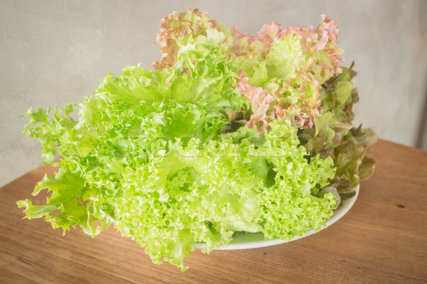 Frischen Salat Gemüse Holz hat Foto Stock foto © nalinratphi