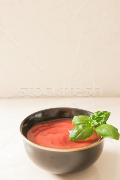 [[stock_photo]]: Soupe · à · la · tomate · noir · masque · or · bord · blanche