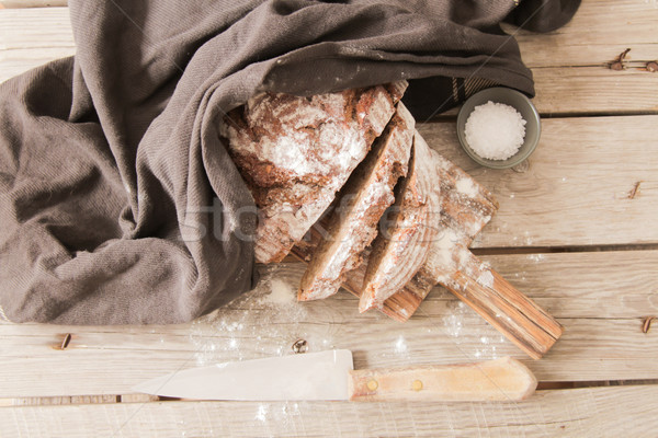 新鮮 麵包 鹽 木 迷迭香 商業照片 © Naltik