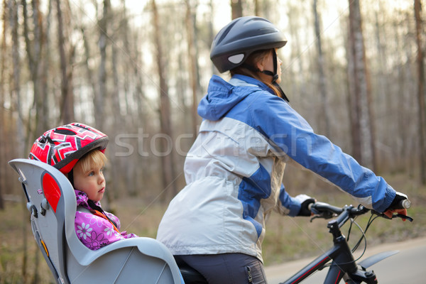 Kind fiets zitting moeder paardrijden fiets Stockfoto © naumoid