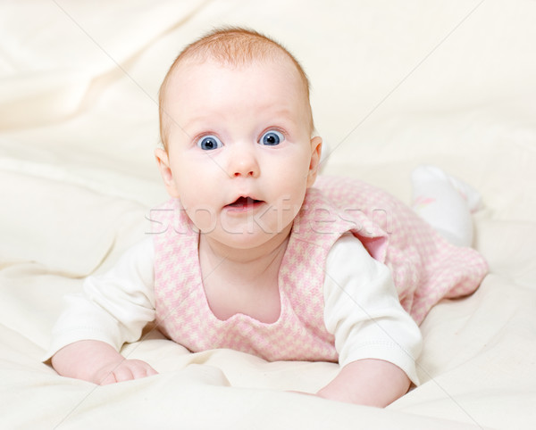 四 嬰兒 肖像 感到驚訝 月 商業照片 © naumoid