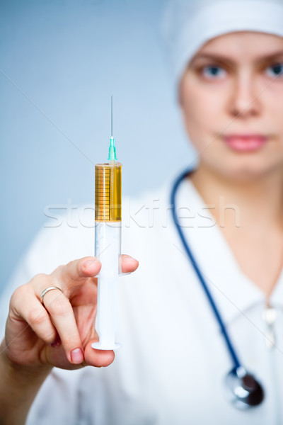 Orvos injekciós tű közelkép tart nagy citromsárga Stock fotó © naumoid