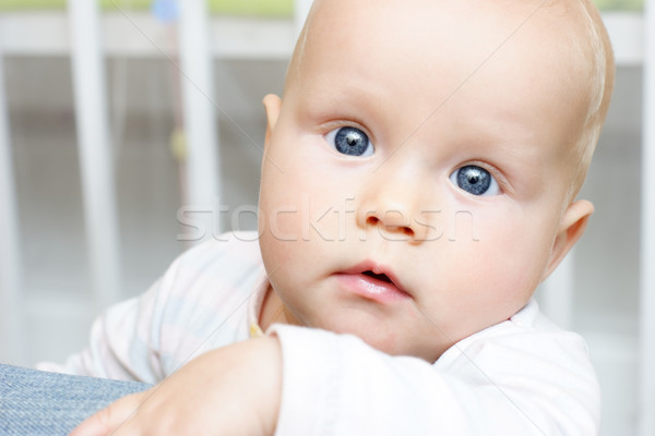 Hét hónap csecsemő portré figyelmes kislány Stock fotó © naumoid