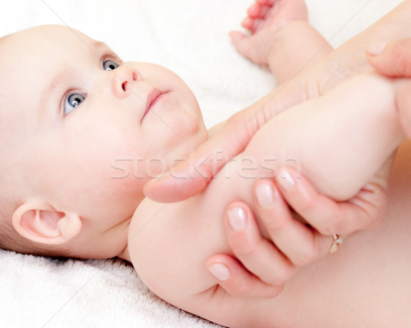 Baby massage masseuse weinig Stockfoto © naumoid