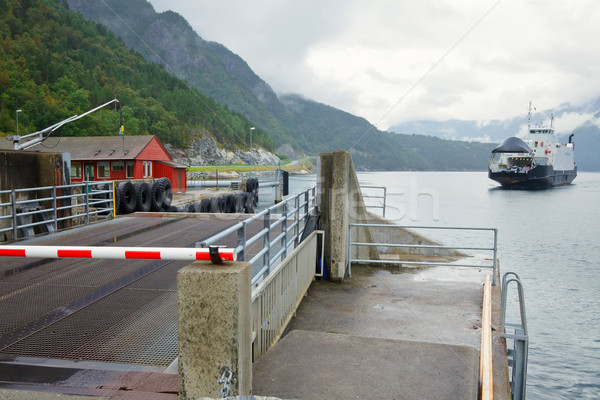 Transbordador automóvil delantal noruego cielo Foto stock © naumoid
