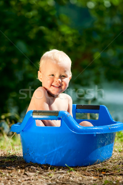 Fürdik boldog kislány fürdőkád kívül víz Stock fotó © naumoid
