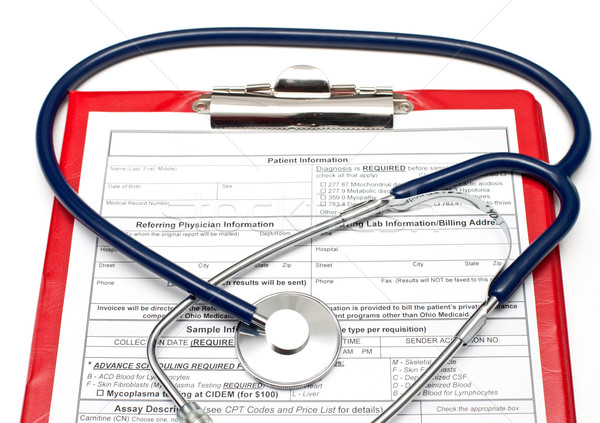Pacient info informaţii roşu clipboard stetoscop Imagine de stoc © naumoid