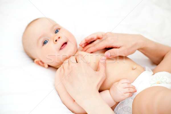 Baby massage masseuse weinig Stockfoto © naumoid