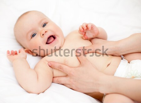 Bebê massagem massagista pequeno menina Foto stock © naumoid