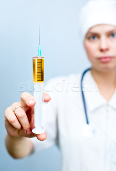 Stock fotó: Orvos · injekciós · tű · közelkép · tart · nagy · citromsárga