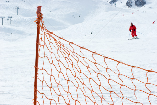 Foto stock: Pista · de · esquí · cerca · rojo · movimiento · esquiador · nieve