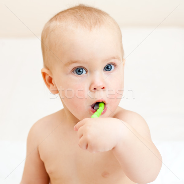 Stock foto: Kleinkind · wenig · grünen · Zahn