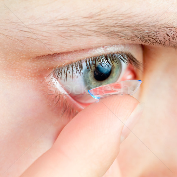 Lentilles de contact jeune femme femme oeil jeunes [[stock_photo]] © naumoid