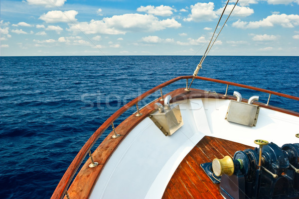 Vergnügen Boot Bogen Segeln Himmel Wasser Stock foto © naumoid