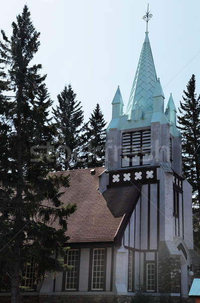 [[stock_photo]]: église · arbres