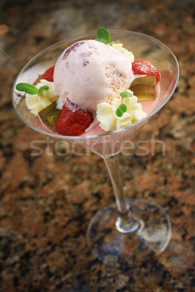 Aardbei ijs muis icecream dessert zomer Stockfoto © neillangan