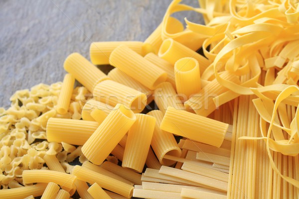 Foto d'archivio: Pasta · grano · spaghetti · sani · conchiglie · varietà