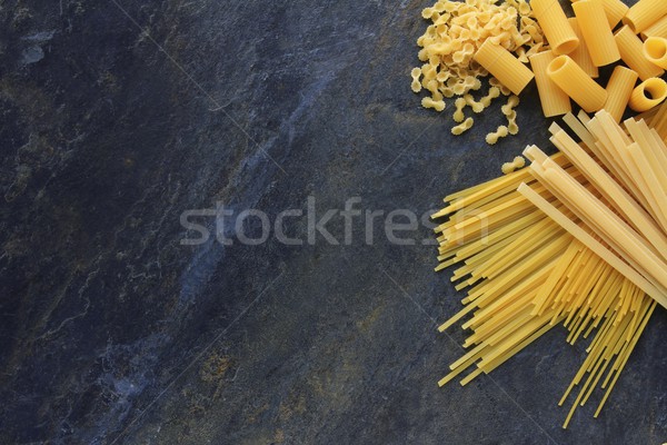 Paste grâu spaghete sănătos coji de Imagine de stoc © neillangan