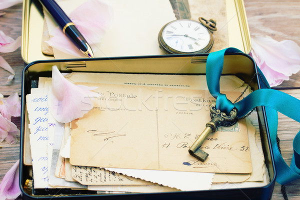Cutie epocă poştă antic ceas Imagine de stoc © neirfy