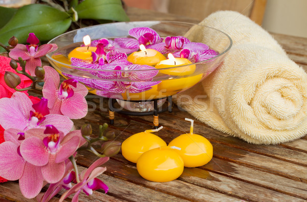 Foto stock: Estância · termal · mesa · de · madeira · orquídea · flores · velas · primavera