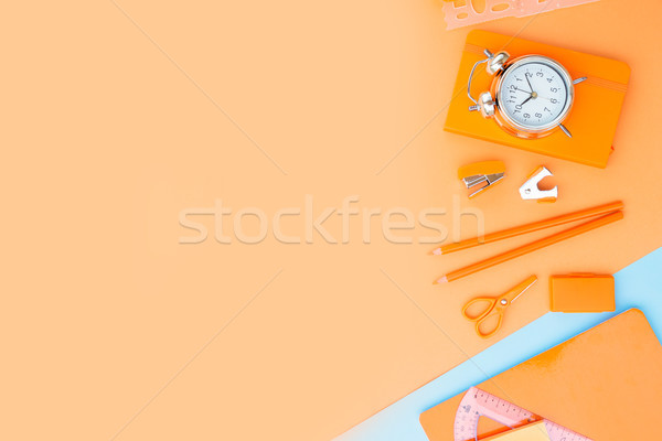 Zurück in die Schule Grenze Schulbedarf orange Büro Papier Stock foto © neirfy