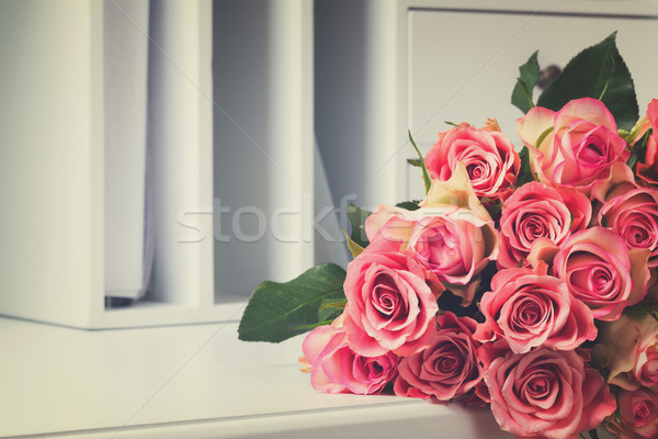 Foto d'archivio: Rosa · fioritura · rose · legno · fresche