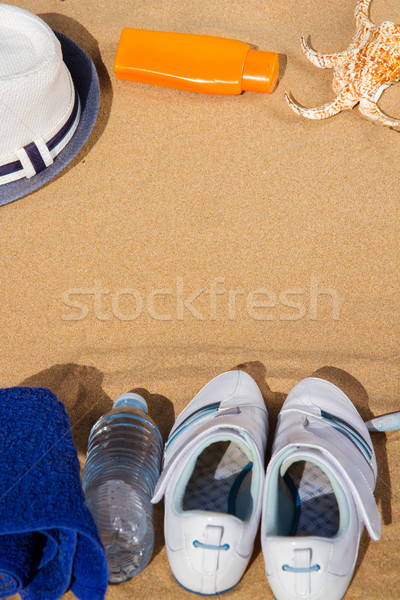 夏天 運動 白 運動鞋 沙 瓶 商業照片 © neirfy
