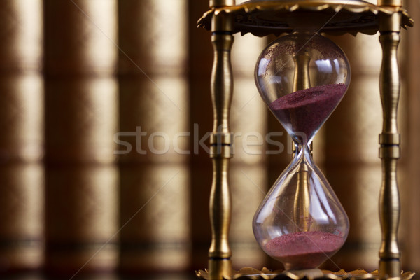 Foto stock: Reloj · de · arena · ley · libros · dorado · retro · abogado